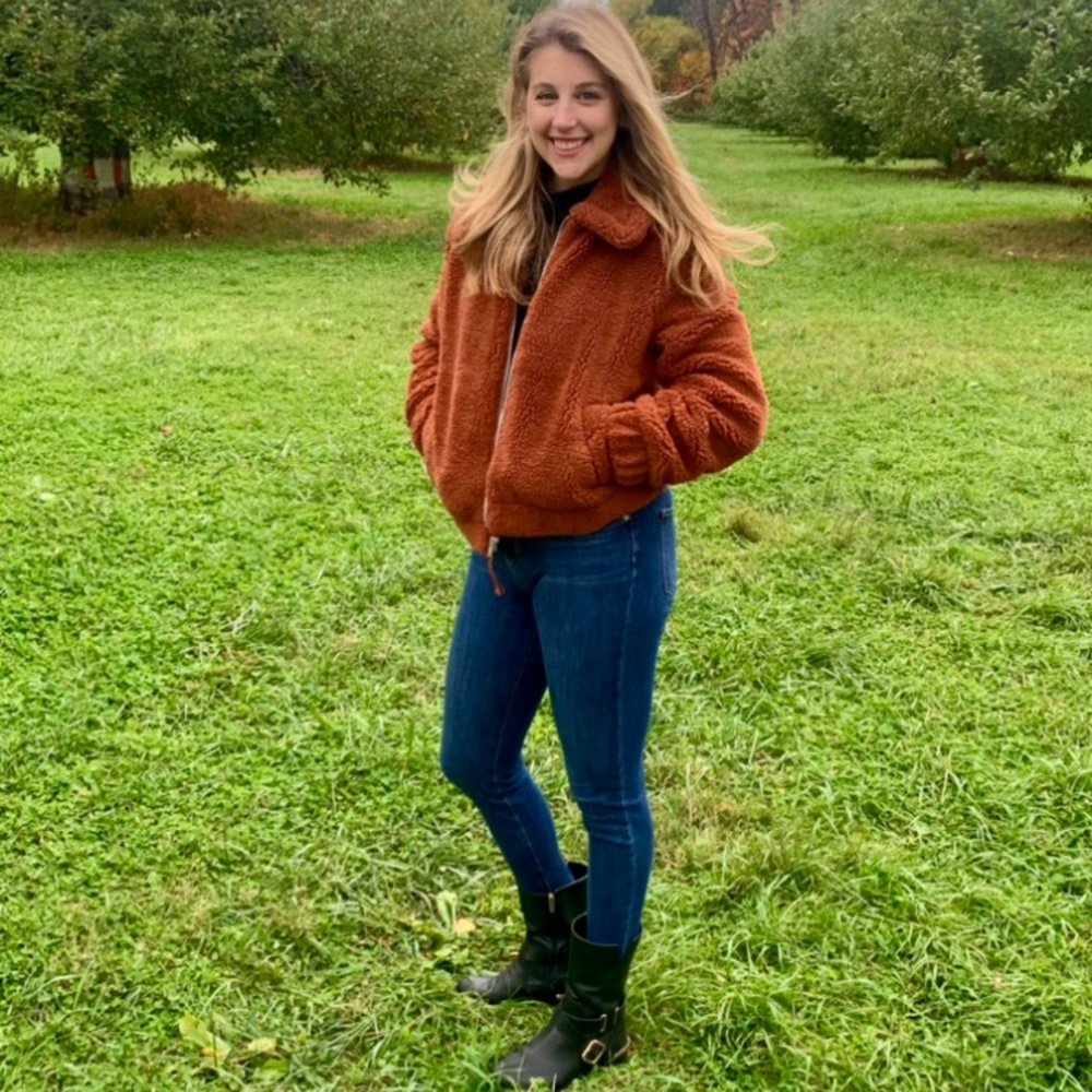 Meet your Posher, Alexandra